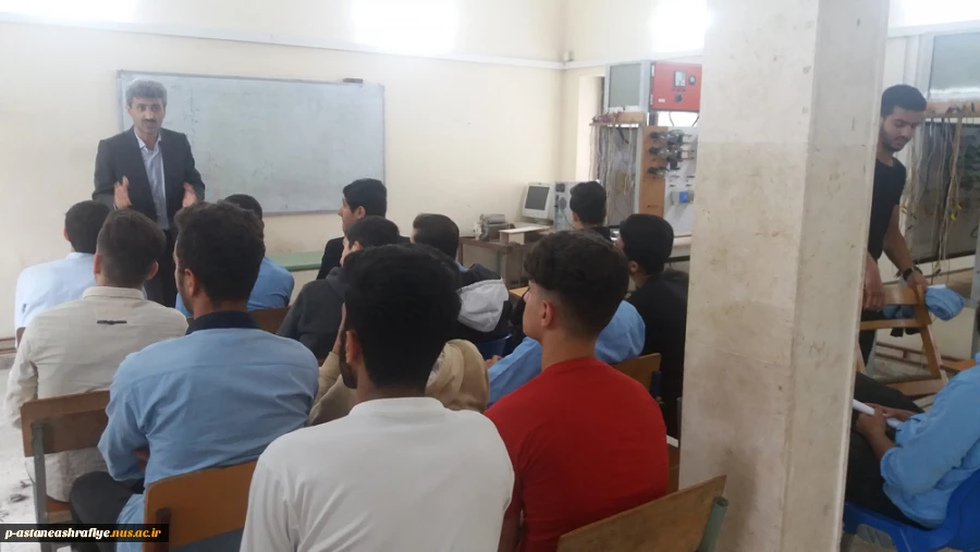 بازدید دانش آموزان هنرستانی از آموزشکده 4