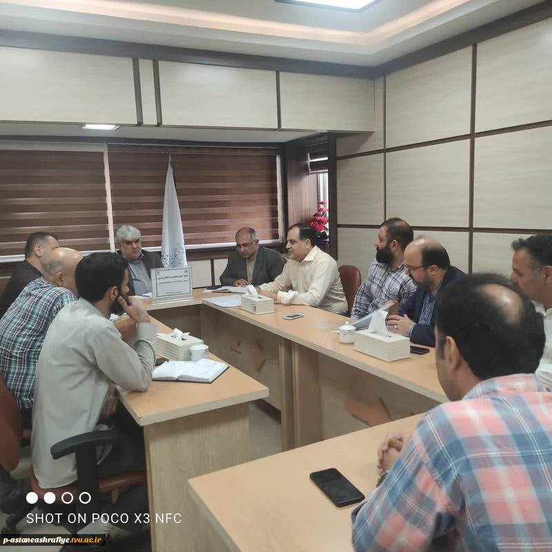 برگزاری جلسه اشتغال زایی با حضور مسئولین ادارات وشهرک های صنعتی وفرمانداری محترم شهرستان 3