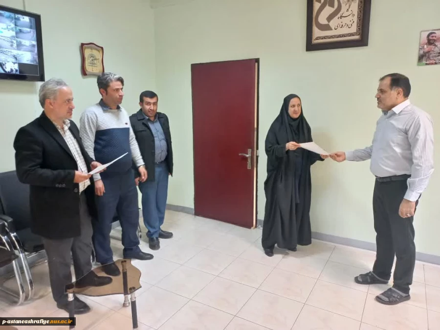 تجلیل از همکار آموزشکده به مناسبت روز حسابدار 2