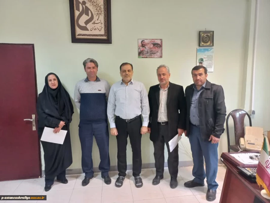 تجلیل از همکار آموزشکده به مناسبت روز حسابدار 3