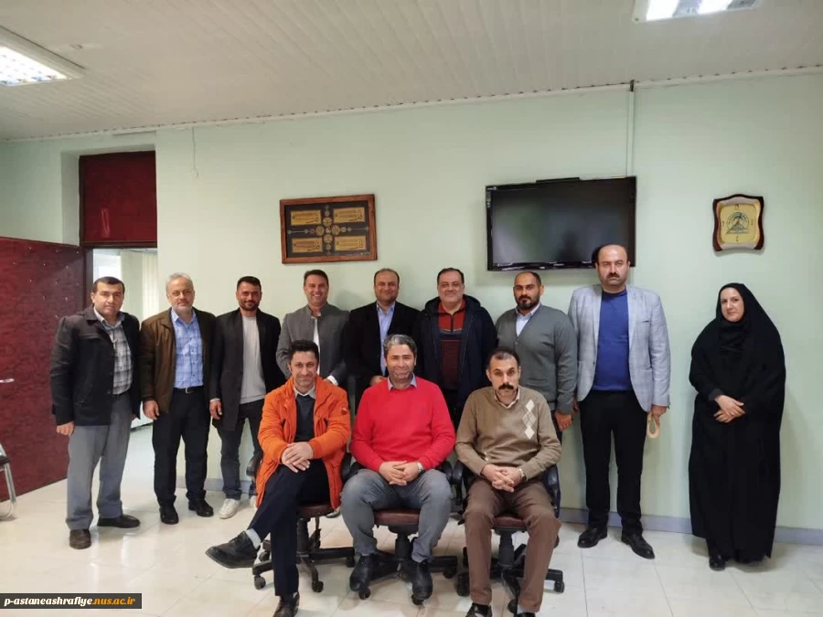 مراسم تقدیر وتشکر از جناب آقای دکتر سید یاسر فخر موسوی  مدر کل حوزه ریاست وروابط عمومی  دانشگاه ملی ومهارت در آموزشکده آستانه اشرفیه 2