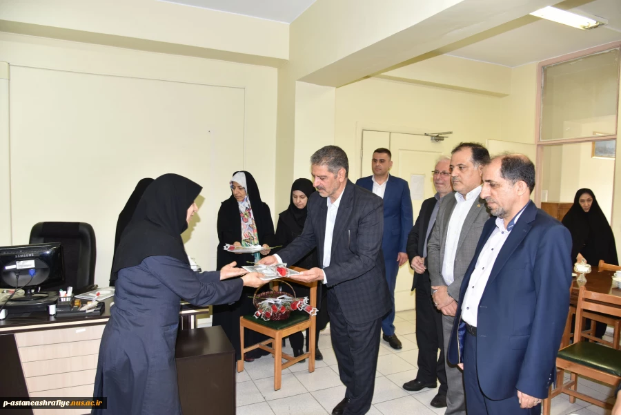 تجلیل از استادان برجسته دانشکده های پسران شهید شمسی‌پور و دختران ولیعصر(عج) به مناسبت هفته معلم 2