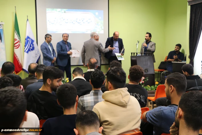 برگزاری جلسه سخنرانی به مناسبت فرا رسیدن 13 آبان وتقدیر از اساتید فعال