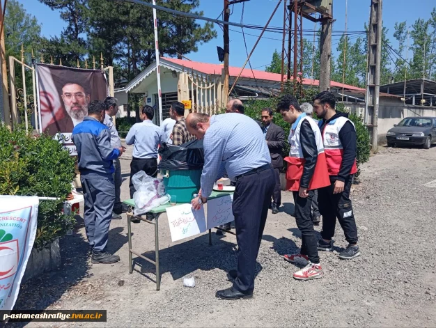 برپای ایستگاه صلواتی به مناسبت روز جهانی هلال احمر وگرامیداشت شهدای دانش آموز شهرستان میناب