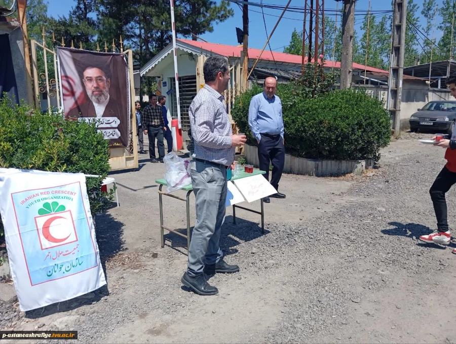 برپای ایستگاه صلواتی به مناسبت روز جهانی هلال احمر وگرامیداشت شهدای دانش آموز شهرستان مینا 3