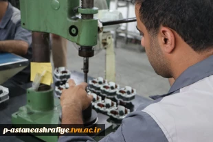 بازدید جناب آقای دکتر عیسی موسی زاده به همراه گروه پژوهش وارتباط با صنعت آموزشکده ملی مهارت شهرستان آستانه اشرفیه  و با حضور ریاست اداره صنعت معدن شهرستان جناب آقای مباشر امینی وهمراهان محترم از واحد تولیدی در شهرک صنعتی نقرده  5